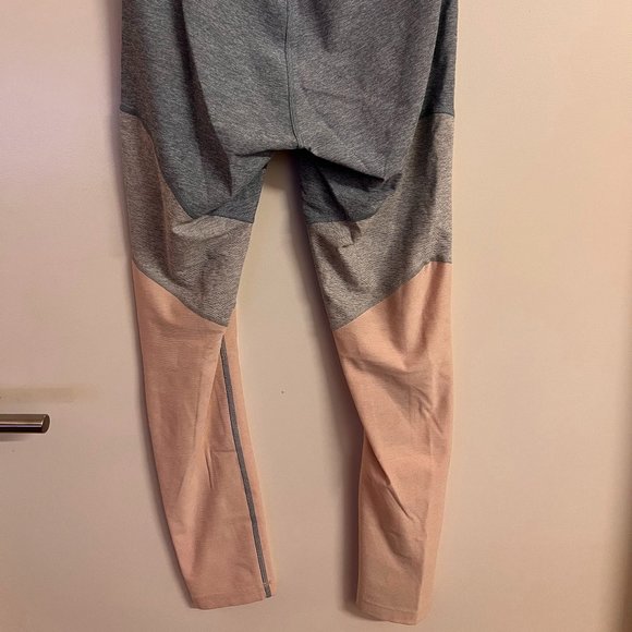 Outdoor Voices Colorblock 7/8 Springs Leggings in grey pink, Small - Picture 3 of 6
